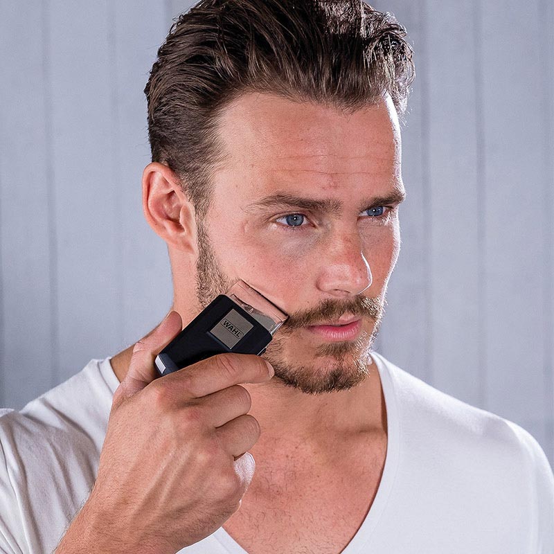 TRAVEL SHAVER