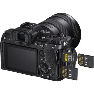 Sony ILCE-A7 M4 Kit with 28-70mm Lens