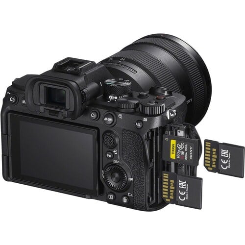 Sony ILCE-A7 M4 Kit with 28-70mm Lens