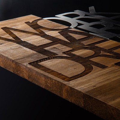 Διακοσμητικό τοίχου Deseze pakoworld ξύλο πεύκου σε φυσική απόχρωση με μαύρο μέταλλο 48x3x58εκ