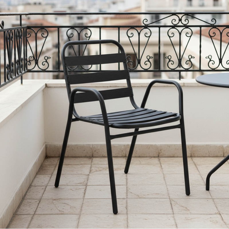 Πολυθρόνα Sussie pakoworld στοιβαζόμενη μαύρο μέταλλο με φέτες αλουμινίου 45x62x76εκ