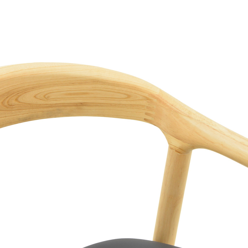 Πολυθρόνα Hogie pakoworld rubberwood σε φυσική απόχρωση με μαύρο pu μαξιλάρι 61x60x76εκ | 2 τμχ